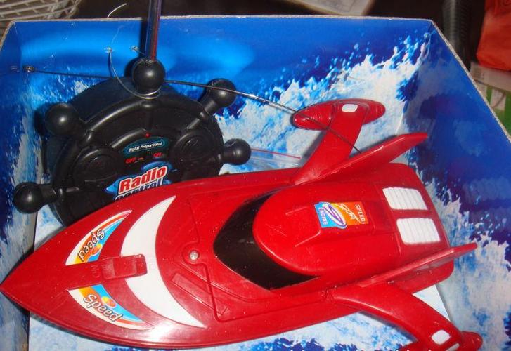 供应遥控电动轮船快艇 游艇遥控玩具产品高清图片